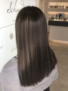 Caramel Highlights On Dark Hair Straight, Deep Brown Hair With Highlights, Highlights On Dark Hair, Chocolate Brown Hair Color Ideas, Hair Styles Short Hair, Styles Short Hair, Balayage Straight Hair, Long Hair Highlights