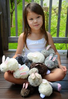 Pom Pom Bunnies, Kerajinan Diy, Bunny Party, Crafts For Kids To Make, Craft Tutorial, Crafts Projects