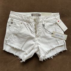 Justusa White Jean Shorts Size S Nwt. Button Down Shorts. Cotton Beach Bottoms With Button Closure, Beach Cotton Bottoms With Button Closure, Cotton Bottoms With Button Closure For Beach, Casual White Button-up Shorts, Cotton Button-up Beach Bottoms, White Button Closure Beach Bottoms, White Beach Bottoms With Button Closure, White High Waist Shorts With Buttons, White Bottoms With Button Closure, Short Length