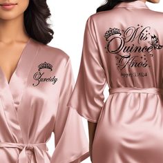 Step into your Quinceañera celebration in style with our Personalized Satin Quinceañera Robe. Crafted for your special day, this personalized Quinceañera robe exudes luxury and elegance. Ideal for getting ready moments and capturing unforgettable photos, it features beautiful glitter and regular text color options to match your Quinceañera party. Perfect for your Quince birthday, our personalized robe is a symbol of sophistication and grace as you embark on this milestone journey. Make your Mis Quince Chambelanes Outfits, Pink Quince Theme, Chambelanes Outfits, Pink Quince, Custom Robes, Personalized Robe, Quinceanera Party, Womens Robes, Quince