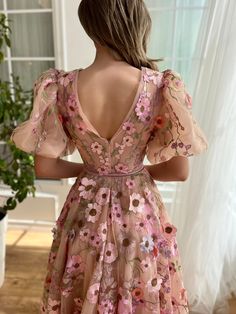 Elegant Floral Print Tulle Dress, Elegant Tulle Dress With Floral Print, Feminine Evening Dress For Garden Party, Feminine Floral Print Evening Dress For Wedding, Elegant Tulle Gown For Garden Party, Elegant Blush Tulle Dress, Pink Floral Print Evening Dress For Wedding, Feminine Tulle V-neck Dress, Pink Fitted Evening Dress For Garden Party