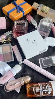 Clinique Almost Lipstick, Birthday Goals, Tint Lipstick, Black Honey, Tinted Lip Balm, Money And Happiness, Girly Jewelry, Makeup Essentials