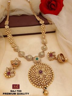 Korean Jwellery, Gold Har, Pretty Gold Necklaces, Temple Jewellery Earrings, Indian Wedding Jewelry Sets, Real Pearl Earrings, Black Beads Mangalsutra Design