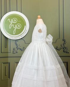 Zinnia is a dainty and traditional first communion dress for girls, with pleated design throughout. The sash, neckline, and sleeves are made with Punto Paris. The applique is removable. Made in Spain Dry Clean Does not include crinoline Final sale, no exchanges nor returns will be accepted after purchase Communion Headpiece, Boys First Communion, First Communion Dress, Baby Bonnets, Christening Gowns, Dress For Girls, Knit Outfit, First Communion, Knitted Blankets