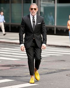 Nick Wooster , Men's Fashion Director, Bergdorf Goodman and Neiman Marcus | perfectly cut suit + oooo those shoes! Gq Fashion, Colorful Shoes, Yellow Shoes, Fashion Mode