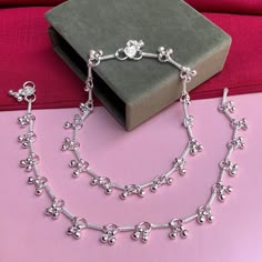 Sterling Silver Anklet Indian, Ankelate Design Silver, Pattilu Designs Silver Simple Latest, Silver Payal Design Indian Anklets, Anklets Indian Silver Simple, Gold Earring Design For Women, Anklets Indian Silver Modern, Latest Silver Anklet Designs