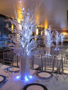 Winter Wonderland Wedding Centerpieces, Winter Wonderland-party, Winter Wonderland Centerpieces, Sweet 16 Winter, Wonderland Wedding Theme, Wonderland Party Decorations, Winter Wonderland Decorations, Rustic Wedding Decorations, Winter Centerpieces