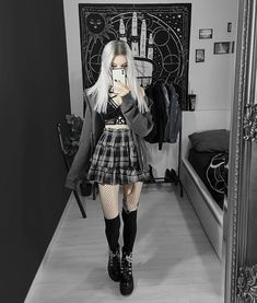 Egirl Skirt Outfits Ideas, Egirl Couple Aesthetic, Egirl And Eboy Couple, Emo And Soft Girl Couple, Goth Girl, Goth Aesthetic, Dream Style, Moon