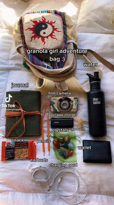 Whats In My Hiking Bag, What I Pack In My Bag, Adventure Bag Aesthetic, Adventure Bag Essentials, School Bag Essentials For Teens, Travel Backpack Aesthetic, Bag Essentials School, Backpack Tour, Everyday Bag Essentials