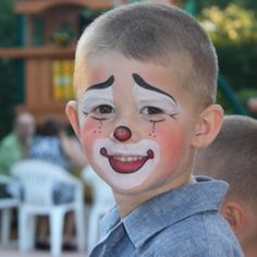 schmink clown simpel - Google zoeken Clown Face Paint, Obličejové Masky, Face Painting For Boys, Cheek Art, Clown Paintings, Clown Face, Kids Face Paint, Cute Clown