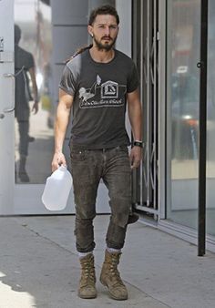 Shea Labeouf, Military Fashion Menswear, Shia Labeouf Style, Workwear Boots, Outfit Botas, Boots Outfit Men, Michael Douglas, Best Leather Jackets