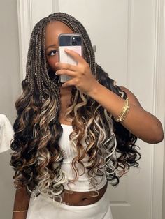 #hairgoals #braids #frenchcurls #frenchcurlbraids #braidsforblackwomen #hairinspo #calico #calicohair Box Braids Peekaboo Color With Curls, Italian Curls Braids, Front Peekaboo Highlights, Blonde And Black French Curl Braids, Calico Braids Black Women, Blond Braids With Curls, Skunk Box Braids, Calico Box Braids, Calico Hair Braids