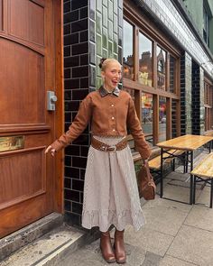 ♥️ chlo davie | the bagel shop did not disappoint 🥯🤎 | Instagram Autumn Fashion 2024, Frazzled English Woman Outfits, Bohemian Fall Outfits, Frazzled English Woman, Maximalism Fashion, London Winter Fashion, Transitional Outfits, Cold Fashion, London Outfit