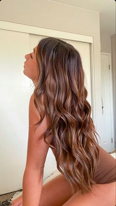 @ mckenzieluskey on ig Natural Brown Balayage, Light Brunette Hair, Balayage Hair Caramel, Black Hair Balayage, Hair Inspiration Long, Curly Hair Tips