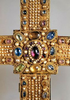 Kunsthistorisches Museum Wien, Jean Louis Scherrer, Byzantine Gold, Byzantine Jewelry, Cross Art, Art Jewelry Contemporary, Byzantine Art, Medieval Jewelry, Head Jewelry