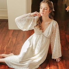 Sleepwear Women Comfy, English Winter, Dresses Victorian, Victorian Lingerie, Victorian Dresses, Lace Bridal Robe, Edwardian Dress