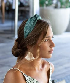 Cute Headband Hairstyles, Hairstyles With Headbands, Turban Headband Hairstyles, Hairband Hairstyle, Gloria Steinem, Curly Bob Hairstyles, Trending Hairstyles, Headband Styles