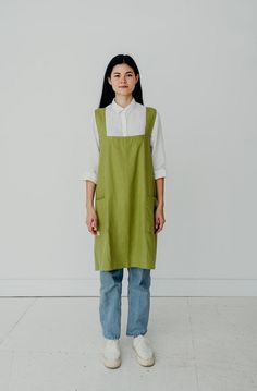 The Block Smock Japanese apron is loved for its ease and dress-like appearance. Our Japanese cross-back apron is a cross-back apron that makes a great layering piece, has two roomy patch pockets and comes in four sizes (please see size guide for specifics on sizing).FABRIC: The fabrics we use for our linen Japanese aprons and home goods are always made from natural fibers and eco-friendly textiles. The majority of them are also certified organic. CREATION: All Portland Apron Company products are Smock Apron, Artist Smock, Japanese Apron, Cross Back Apron, Small Sewing, Ethical Shopping, Half Apron, Apron Dress, Eco Friendly Fashion