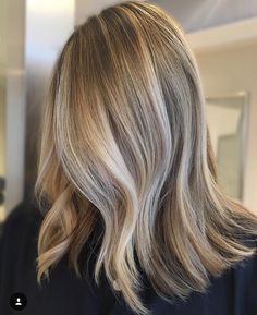 Boliage Hair, Sandy Blonde Hair, Beige Blonde Hair, Perfect Blonde Hair, Brunette Balayage, Sandy Blonde, Long Hair Color, Blonde Hair Looks, Brown Blonde Hair