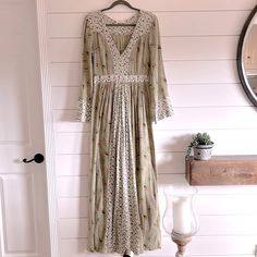 Beautiful Dress Is In Excellent Condition! Measures 60 Inches In Length; 19 Inches Pit To Pit; Waist Is 14.5 Inches; Sleeves Are 24 Inches. Has A Side Zipper. Made Of 98% Cotton; 2% Metallic Yarn. Fully Lined. It Is A Ba&Sh Size 1 Which Equates To A Small. Please Make Sure To Zero In On All Measurements. Metallic Yarn, Beautiful Dress, Side Zipper, Beautiful Dresses, Colorful Dresses, Maxi Dress, Yarn, Womens Dresses, Zipper