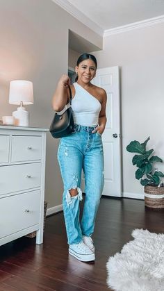 White Body Suit Outfit, Body Suit With Jeans, Night Out Outfit Jeans, Bodysuit And Jeans Outfits, Bodysuit Outfit Summer, White Bodysuit Outfit, Bodysuit Outfit Jeans, Bodysuit Outfit Ideas