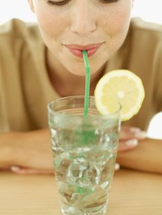 20 Simple Ways to Cut Calories Master Cleanse Diet, Detox Water Recipes, Fasting Diet, Sugar Detox, Fat Loss Diet, Water Recipes, Sugar Cravings, How To Eat Less, Reduce Weight