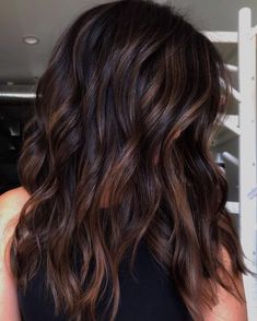 Low-Maintenance Long Brunette Hair with Highlights Opalescent Sapphire, Dark Chocolate Hair, Dark Chocolate Brown Hair, Cherry Hair Colors, Natural Brown Hair, Cinnamon Hair, Brown Hair Color Ideas, Long Brunette Hair, Hair Color Chocolate