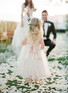 Flowergirl Wedding Pictures, Wedding Photo Ideas Flowergirl, Wedding Picture Poses, 2024 Wedding, Wedding Flower Girl, Walking Down The Aisle, Wedding Pics, Wedding Poses