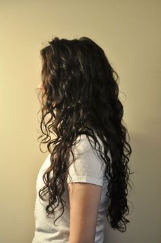 Coquette Asthetic, Best Products For Curly Hair, Products For Curly Hair, The Curly Girl Method, Hair Idea, Curly Girl Method, Bouncy Curls, Short Wavy