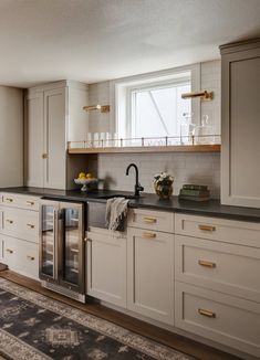 the kitchen is clean and ready for us to use it's new cabinets, counter tops, and drawers