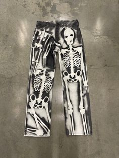 Bluesin's "Osteology" Skeleton Painted Denim Jeans Measures Approximately: Waist: 34 Inches Inseam: 34 Inches Leg Opening: 8.5 Inches Outseam: 42 Inches (Waist To Bottom) Please Note That Items We're Made From Preloved Materials & Handmade So May Have Slight Discoloring Wear. Clothing To Promote Our Idea Of Sustainability & History Pieces May Have Small Imperfections (Light Spotting Etc.) Will Be Noted In Pictures. Thanks For Viewing & Have A Blessed One Custom Denim Jeans Men, Bleached Denim Jeans, Skull Print Cotton Bottoms For Streetwear, Halloween Cotton Jeans For Streetwear, Halloween Streetwear Cotton Jeans, Jeans Design Ideas Men, Halloween Straight Leg Cotton Bottoms, Halloween Cotton Straight Leg Bottoms, Halloween Grunge Bottoms With Skull Print