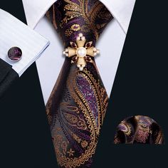 Purple Golden Paisley necktie with gold red tie  ring Luxury Ties, Necktie Set, Dress Suits For Men, Concept Clothing, Tie Men, Mens Fashion Classy, Cufflink Set, Groom Outfit, Sharp Dressed Man