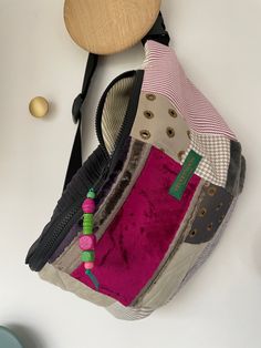 Vi tager til Norges land med denne unikke og bæredygtige Bumbag. Den er klippet og syet af upcyclede boligtekstiler fra Paris - mixet med vintage quilt. Måler ca 40 cm i bredden og 30 cm i højden. Håndlavet i Lynæs. Pink Upcycled Bags For Everyday Use, Everyday Use Pink Upcycled Bags, Upcycled Shoulder Travel Bag, Everyday Pink Upcycled Bags, Bumbag Sewing Pattern, Upcycled Pouch Bag For Daily Use, Cross Body Handbags, Purses And Handbags, Art Collection