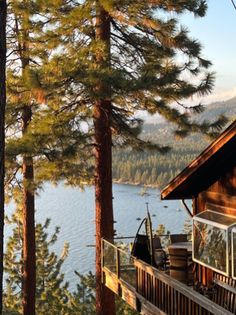 a cabin on the side of a lake surrounded by trees