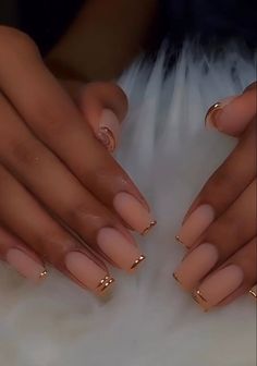 Job Interview Nails Ideas, Nail Ideas For Formal Event, Nude Neutral Nails, Sns Nails With Design, Color Acrylic Nail Designs, Neutral Nails Summer 2024, Short Classy Nail Designs 2024, Nail Art Square Shape, Proposal Nails Ideas