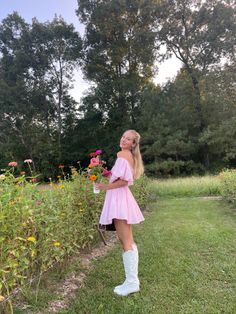 Spring Outfits With Cowgirl Boots, Pink Dress Cowboy Boots, Colorful Boots Outfit, White Cowboy Boots Outfits, Cowboy Boots Outfit White, White Cowgirl Boots Outfit Concert, Pink Cowgirl Photoshoot, White Cowboy Boots Aesthetic, Spring Cowgirl Outfits