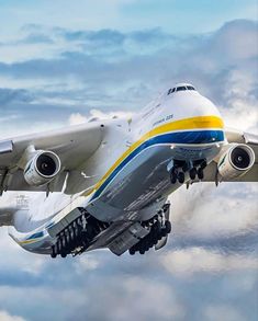 Picture of Antonov An-225 Mriya cargo plane has been destroyed by Russia. An 225, Airplane Wallpaper, Pilots Aviation, Aviation World, Cargo Aircraft, Airplane Photography, Passenger Aircraft, Jet Aircraft, Commercial Aircraft