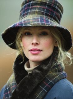 Tartan Hat, Plaid Hats, Hat And Scarf, Love Hat, Wearing A Hat, Beautiful Hats