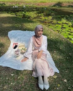 Piknik Outfit, Piknik Ideas, Korean Hijab, Canva Edit, Pose Fotografi, Ootd Hijab, Style Korean, Photo Booth