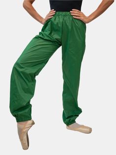 Green Warm-up Dance Trash Bag Pants MP5003 for Women and Men by Atelier della Danza MP Trash Bag Pants, Stylish Overalls, Lycra Shorts, Ballet Tights, Bag Pants, Man Crafts, Dance Classes, Leg Muscles, Dance Routines