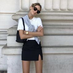 L.a. Street Style, Menswear Skirt Outfit, Casual Formal Outfits Women Summer, Influencer Photography Fashion, H&m Mini Skirt, Chic Staple Pieces, England Summer Outfits Street Styles, Europe Basic Outfits, European Casual Style