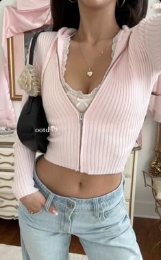 Photo Instagram Story, Pink Sweater Outfit, Girly Fits, Feminine Casual, Trendy Outfit Ideas, Fall Outfit Ideas, Streetwear Fashion Women, Trendy Fall