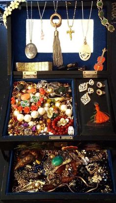 Estate Jewelry Lot + Box Trifari Napier Monet W Germany 925 14kge Murano + MORE Trifari Jewelry, Black Lacquer, 10 Picture, Designer Vintage, Estate Jewelry, Vintage Watches, Clip On, Antique Jewelry, Vintage Designs