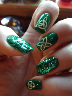 Celtic knot nail art St Patricks Nail Designs, Cross Nail Designs, Shamrock Nails, Purple Nail Art Designs, Nails March