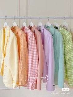 Crop Top Outfits Classy, Comfy Trendy Outfits, Cute Pastel Outfits, Winter Fashion Inspiration, Flat Lay Photography Fashion, Light Spring Color Palette, Baseball Jersey Outfit, Korean Outfit Street Styles, Fashion Terms