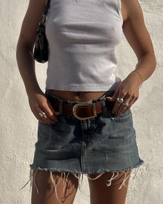 Denim Mini Skirt Aesthetic, Pretty City, Mini Skirt Summer, Beauty Dress, Fashion Mistakes, Looks Style, Looks Vintage, Spring Summer Outfits, Fashion Killa