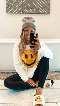 Leopard Smiley Face Sweatshirt (2 Colors) – Gunny Sack and Co Smiley Face Photoshoot, Smiley Face Pajamas, Smiley Face Fashion, Smiley Outfits, Smiley Clothes, Casual French Outfits, Smiley Face Outfit, Smiley Face Shirts, Short Hair For Men