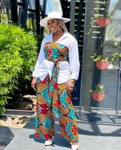 Ankara Photoshoot, African Print Tops, African Print Dress Ankara, African Inspired Clothing, African Print Dress Designs, Classic Style Outfits, African Fashion Modern, Effortlessly Chic Outfits, African Inspired Fashion