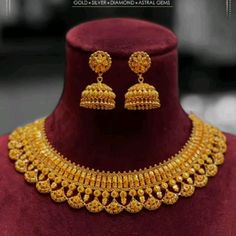 Transform Your Look with These Gorgeous Necklace Sets! Gold Traditional Bangles, Golden Necklace Indian, Necklace Set Gold Wedding Jewelry, Girly Jewellery, Indian Ornaments, Gold Inspo, Indian Gold Necklace Designs, Pakistani Jewellery, Unique Wedding Jewelry