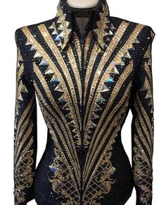 BLANKETS HUB presents gorgeous and professionally tailored Western Show Shirt & Bolero perfect for horse-riding or horse shows. Our vests are designed using blends of stretched fabric stitched with sparkles of dozens of crystals, studs and eye-catching appliques. Beautiful western show apparels are hand made by our experienced tailors. Tailoring details are as fine as it can get to make it a quality outfit. We are focused on providing a quality show experience to our customers. Hence these v Horse Show Outfits, Horsemanship Shirt, Horse Clothes, Showmanship Jacket, Western Show Clothes, Western Show Shirts, Tailoring Details, Show Jackets, Rodeo Queen